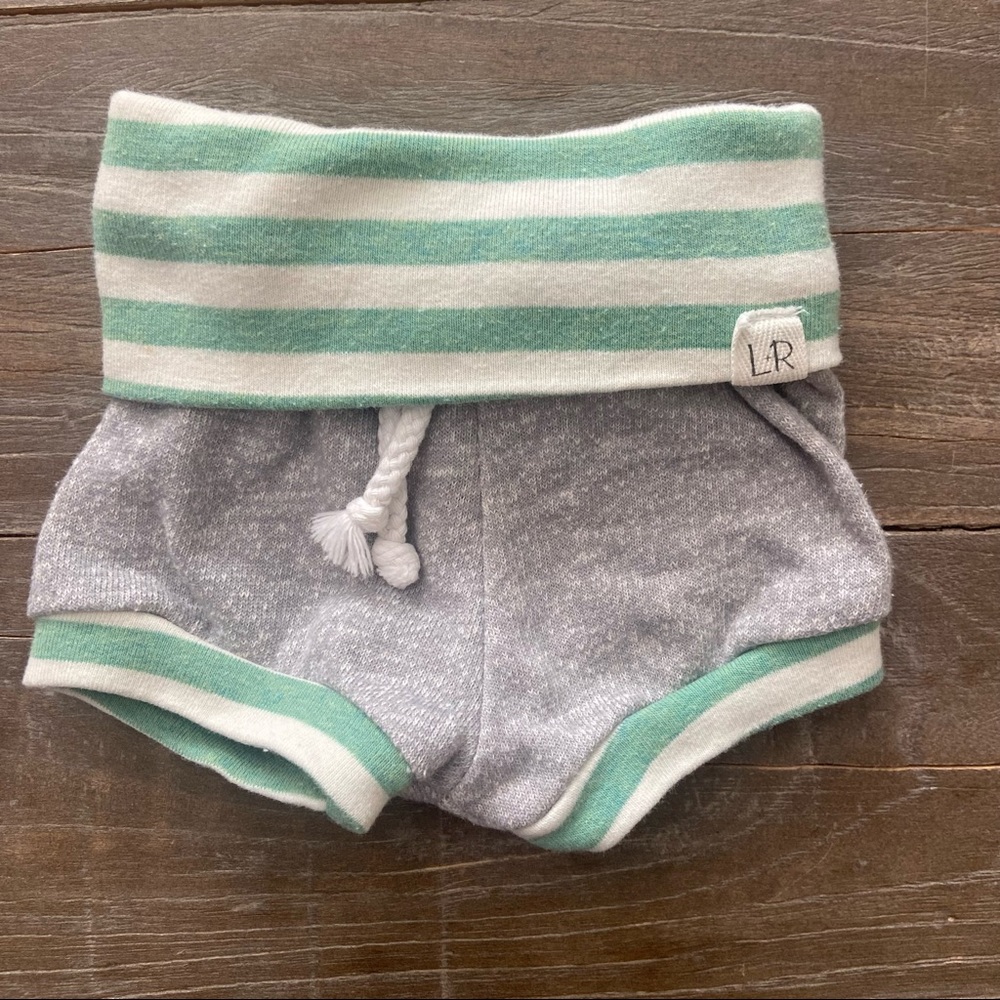 Little Road CO. (Lulu and Roo) Grey and Seafoam Stripe
Shorties - 0-3mo